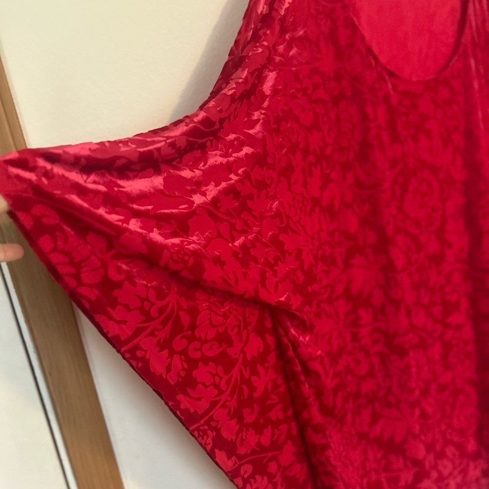 Ellos Size 4X Red Lux Velvet Burnout
Poncho Silhouette Tunic Cover Plus - Picture 9 of 10